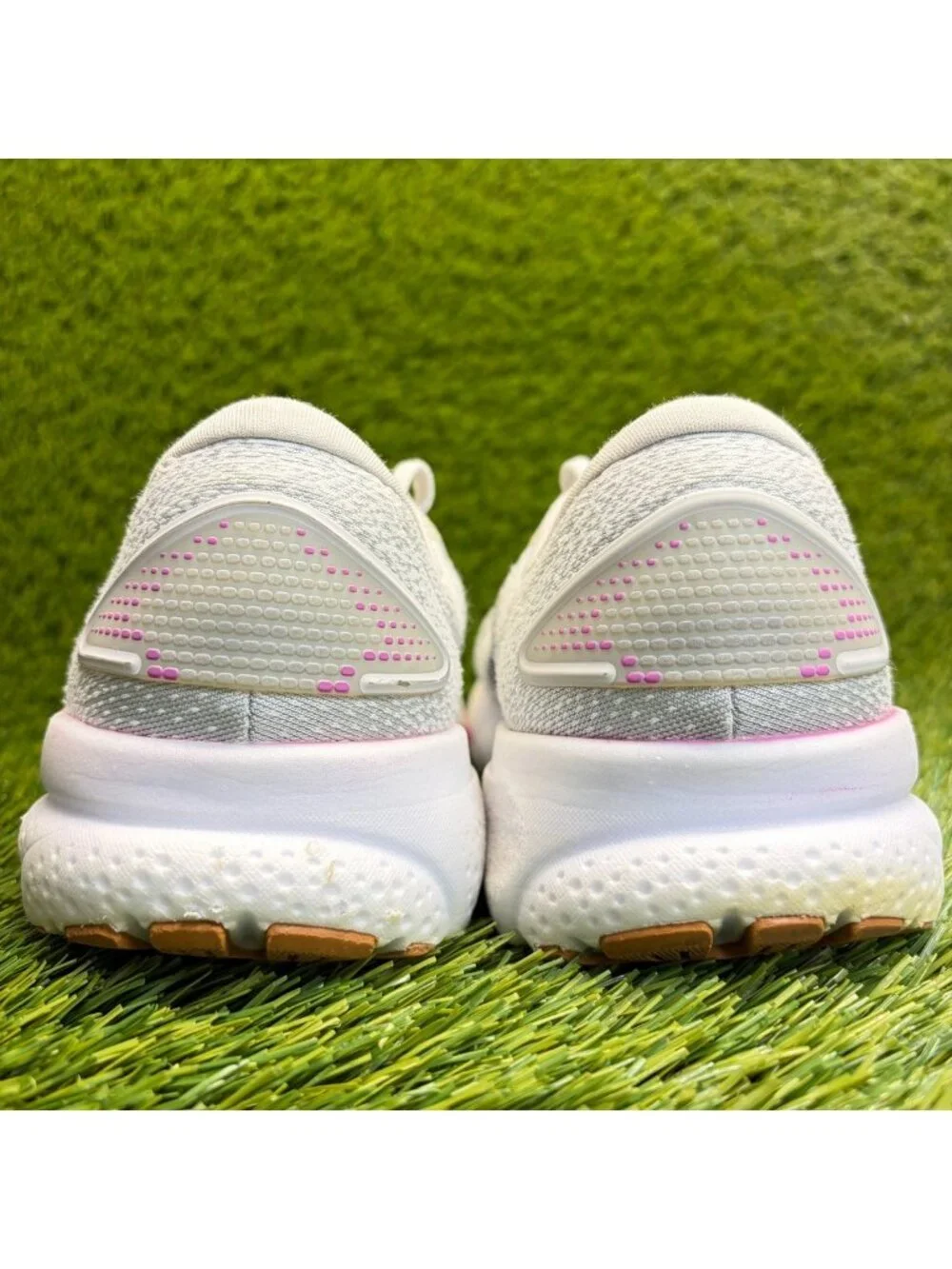 Brooks missing insoles